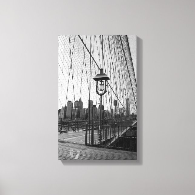 Brooklyn Bridge Lamp in B&W auf Leinwand (Vorderseite)