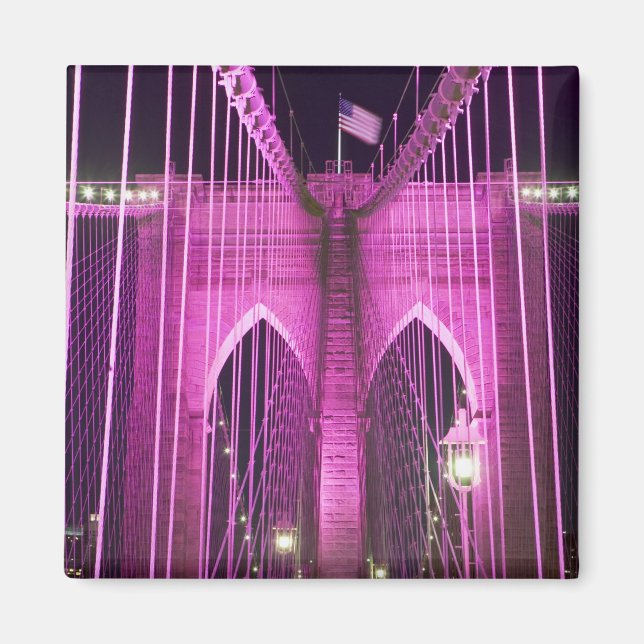 Brooklyn Bridge Lit Lila Magnet (Vorne)