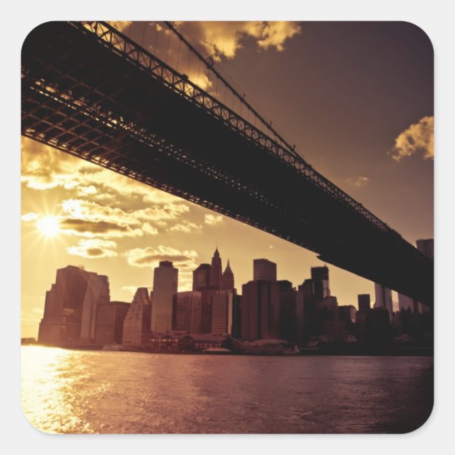 Brooklyn Bridge mit New Yorker Wolkenkratzern Quadratischer Aufkleber (Vorderseite)