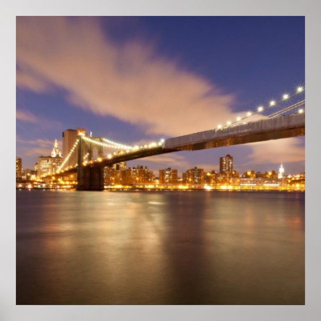 Brooklyn Bridge und Manhattan bei Nacht. Poster (Vorne)