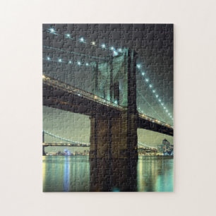 Brooklyn-Brücke an Nachtmanhattan-Brücke