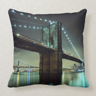 Brooklyn-Brücke an Nachtmanhattan-Brücke Kissen