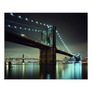 Brooklyn-Brücke an Nachtmanhattan-Brücke Poster
