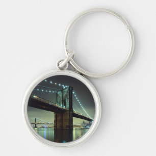 Brooklyn-Brücke an Nachtmanhattan-Brücke Schlüsselanhänger
