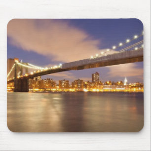 Brooklyn-Brücke und Manhattan nachts Mousepad