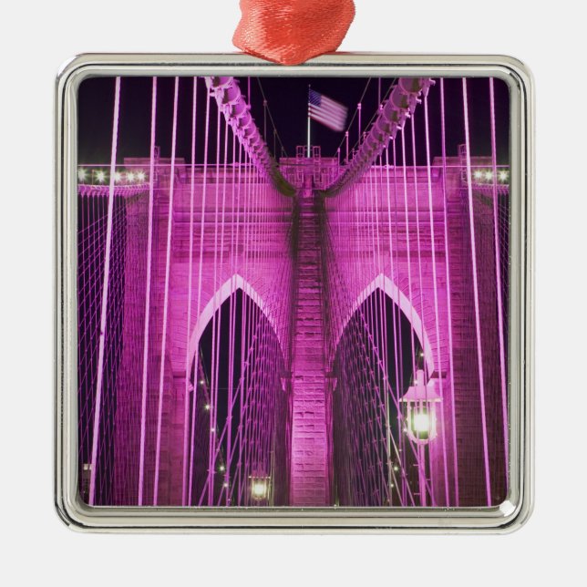 Brooklyn-Brücken-Lit lila Ornament Aus Metall (Vorne)