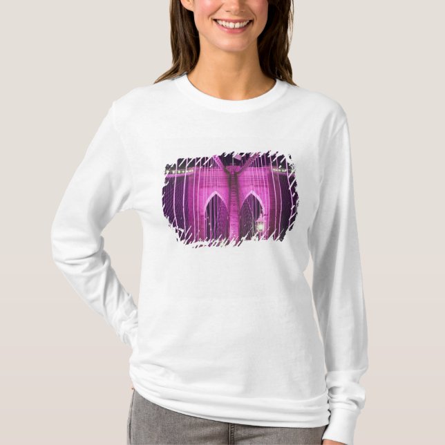 Brooklyn-Brücken-Lit lila T-Shirt (Vorderseite)