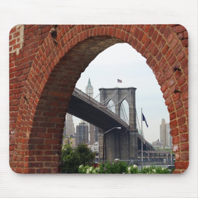 Brooklyn-Brücken-Ziegelstein-Bogen Mousepad (Vorne)
