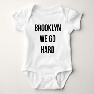 Brooklyn gehen wir stark baby strampler