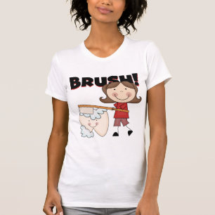 BROSSE - fille avec des T-shirts et des cadeaux de