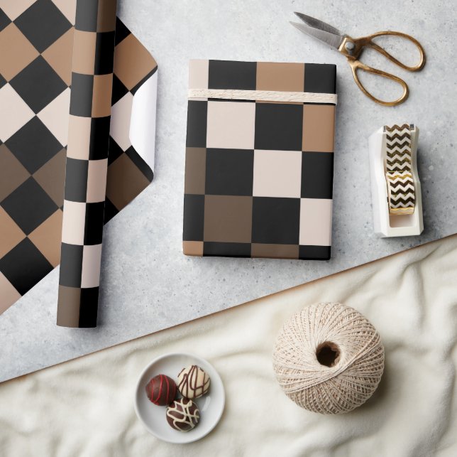 Brown Black Checkered Gingham Pattern Geschenkpapier (Kunsthandwerk)