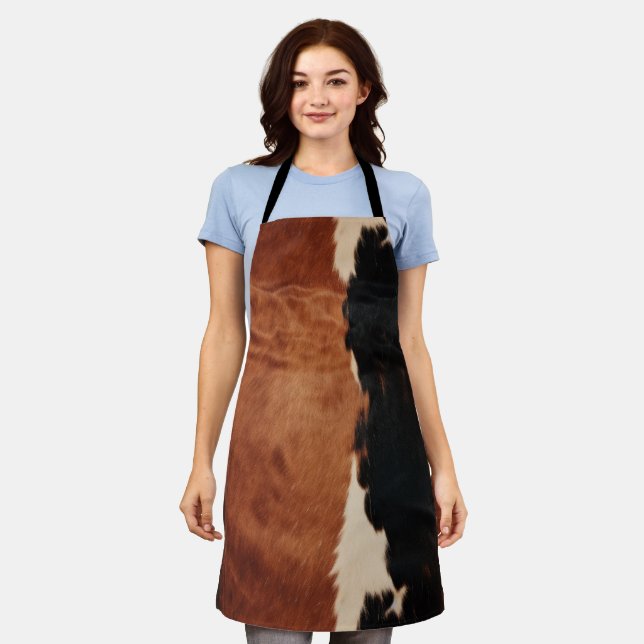 Brown Black Southwest Imitats Cowhide Schürze (Getragen)