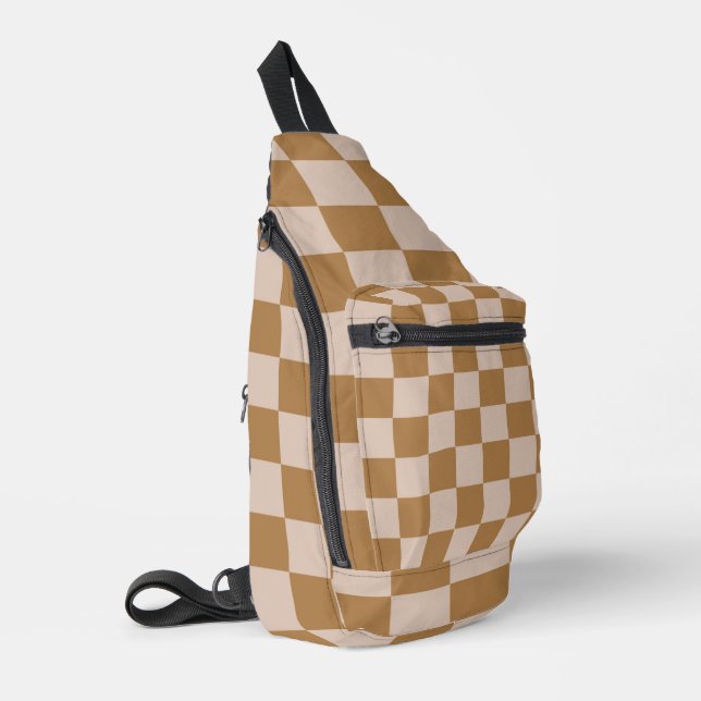 Brown Checkerboard Crossbody Bag (Linke Seite)