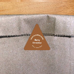 Brown Christmas Business Triangle Shape Sticker<br><div class="desc">Frohe Weihnachten! Einer der bekanntesten Feiertage des Jahres. Es ist auch eine der besten Jahreszeiten für Werbung für Ihr Unternehmen. Triangle-Form Aufkleber mit fröhlichen Weihnachtsgrüßen, Ihrem Firmennamen, Stadt oder Stadt und Staat. Sie können es als Zubehör für Ihr Produktverpackungsmaterial verwenden, um Ihren Produktnamen zu fördern. Sie können es auch als...</div>