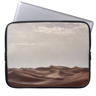 BROWN DESERT UNTER WEISSEN SCHWEINEN LAPTOPSCHUTZHÜLLE
