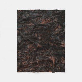Brown dried leaves on ground fleecedecke