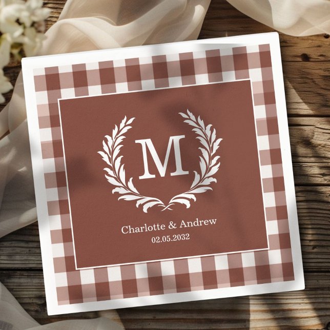 Brown Gingham Monogram Wappen Custom Serviette (Brown Gingham Monogram Crest Custom Napkins with your Monogram, names and Date.)
