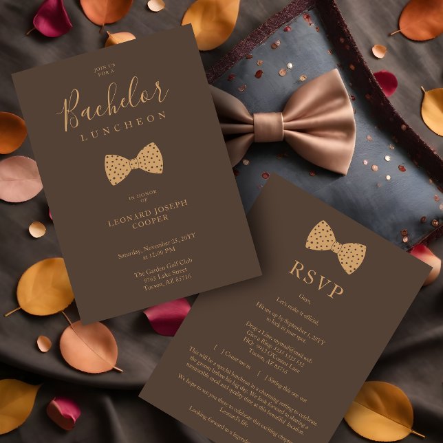 Brown Gold Fun Polka Dots Bow Bachelor Luncheon Einladung (Brown & Fake Gold Chic Funny Bow Tie with Polka Dots Bachelor Luncheon Invitation with Envelope.)