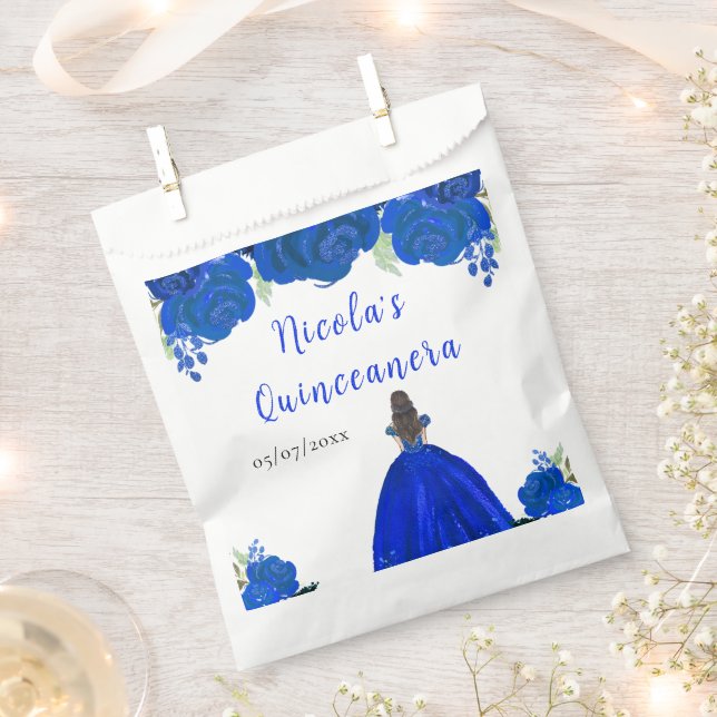 Brown Hair Princess Blue Floral Quinceanera Geschenktütchen (Ausgeschnitten)