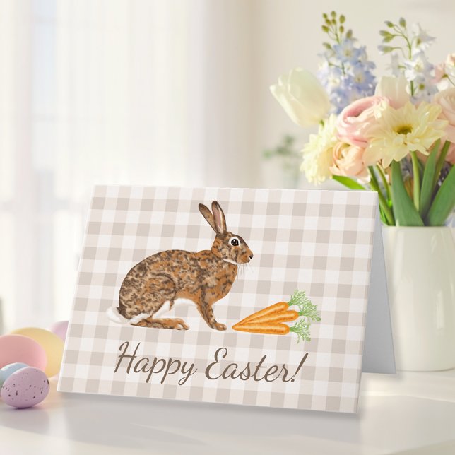 Brown Hare And Carrots Beige Gingham Happy Easter Karte (Von Creator hochgeladen)