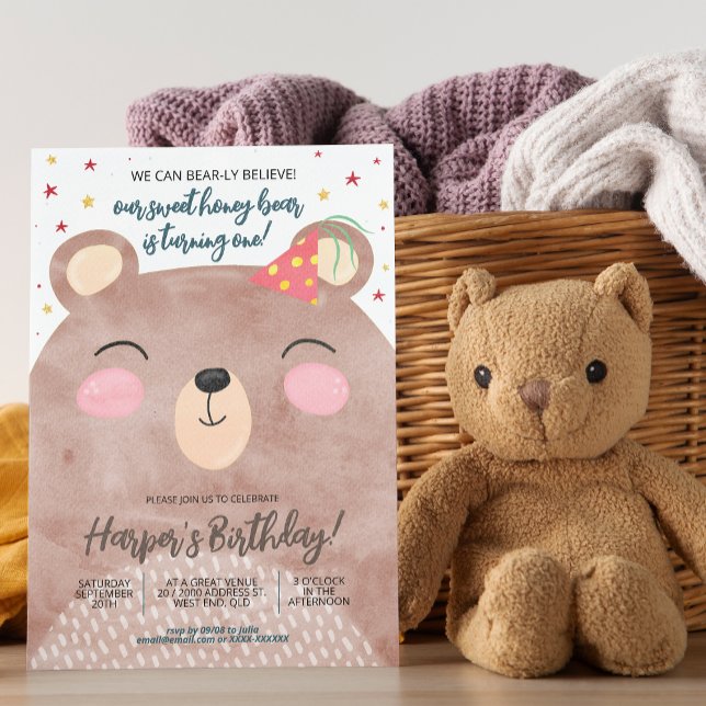 Brown Honey Bear Birthday Einladung (You can create plenty of honey for the big day with our bear birthday invitation!)