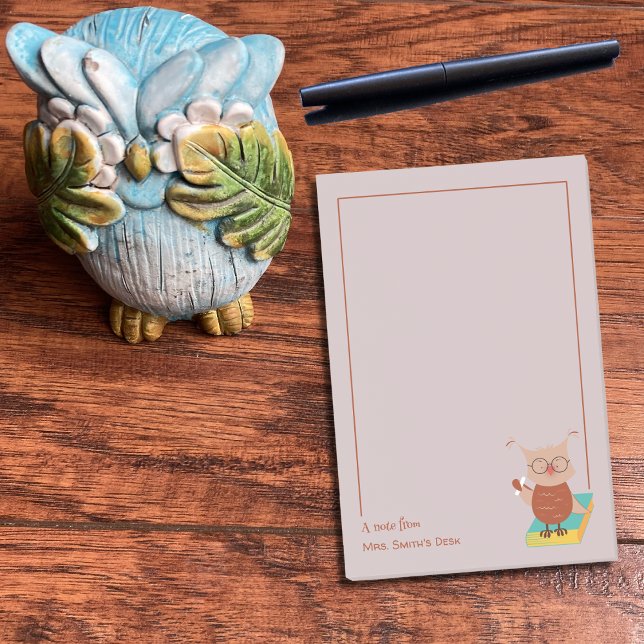 Brown Little Owl auf einem Buch Lehrernotizen Post-it Klebezettel (Von Creator hochgeladen)
