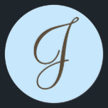 Brown Monogram J on Light Blue Favor Label Runder Aufkleber<br><div class="desc">Monogram-Geschenke haben eine große Auswahl an individuell anpassbaren USPS-Briefmarke,  Umschlag Aufkleber-Aufkleber,  Grußkarten,  Hemden,  Hüte,  Buttons,  Magnete und vieles mehr. Diese Monogramme eignen sich hervorragend für die Versendung von Einladungen zu Hochzeiten,  Party Einladungen zum Jahrestag,  Graduierungsankündigungen und Geburtstagspartys,  um nur einige zu nennen.</div>