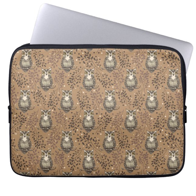 Brown Owl Illustriert Woodland Muster Laptopschutzhülle (Vorderseite)