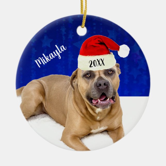 Brown Pit Bull mit Weihnachten der Weihnachtsmannm Keramik Ornament (Vorne)