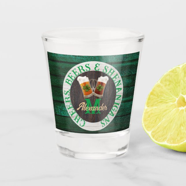Brown Rustic Wood Cheers Beers Shenanigans Schnapsglas (Vorderseite)