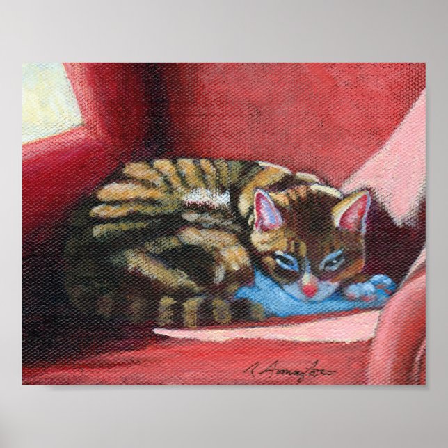 Brown Tabby Cat Schlafen in einem komodierenden ro Poster (Vorne)