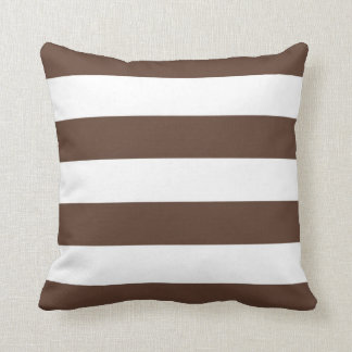 Brown u. weißes gestreiftes Kissen