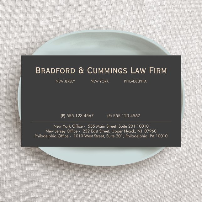 Brown Vintag Berufliche Anwaltskanzlei Visitenkarte (Von Creator hochgeladen)