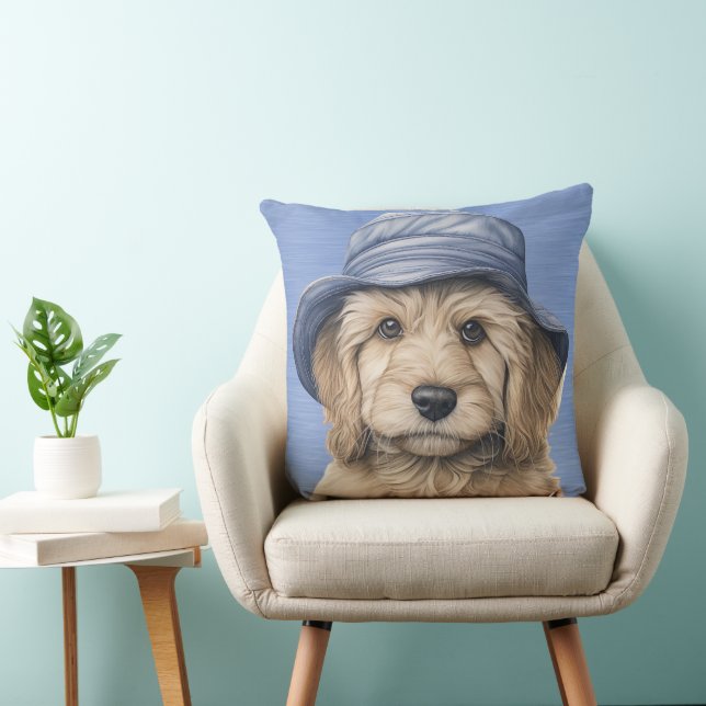 BROWN & WHITE SHAGGY HUND MIT BLAUEM HUT KISSEN (Stuhl )