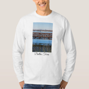 Brücke am weißen Felsen T-Shirt