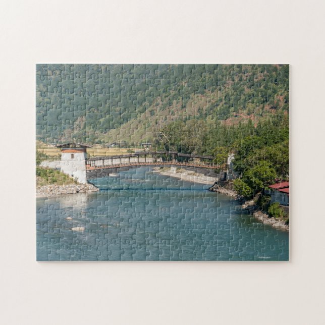 Brücke nach Punakha Dzong in Bhutan, Asien, Himala (Horizontal)