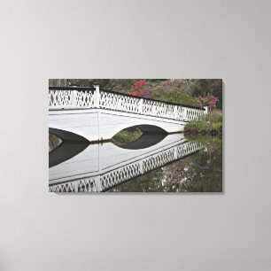 Brücke spiegelt sich im Teich, Magnolie Leinwanddruck