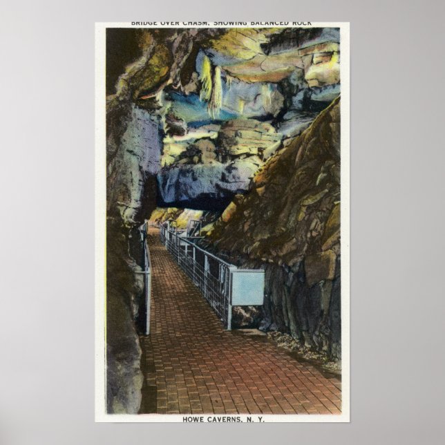 Brücke über Chasm mit ausgewogenem Felsen Poster (Vorne)