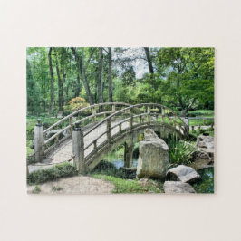 Brücke über das Grün