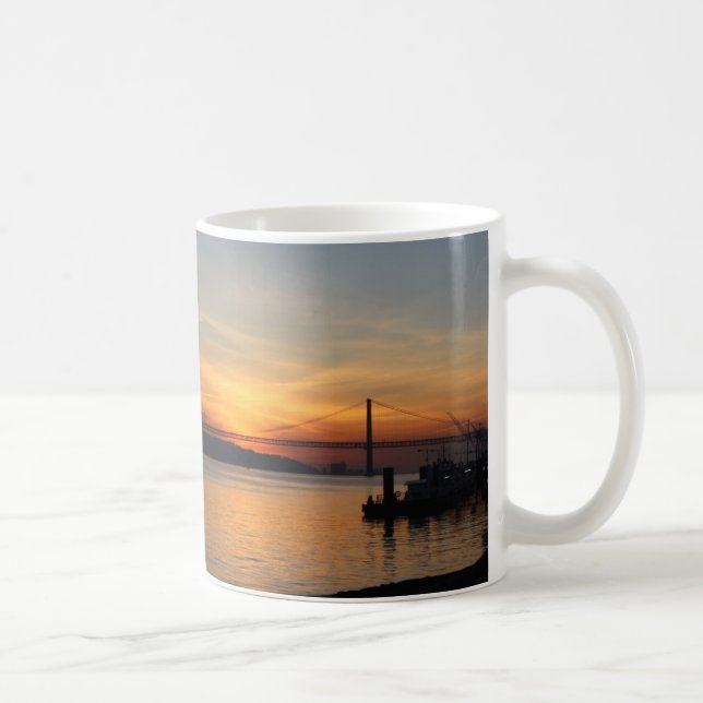 Brücke über dem Fluss der Tajo am Sonnenuntergang Kaffeetasse (Rechts)