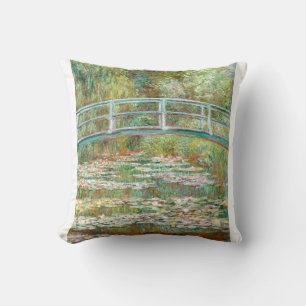 Brücke über einen Teich der Wasserlilien von Claud Kissen