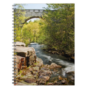 Brücke über Fluss Notizblock