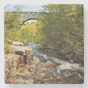 Brücke über Fluss Steinuntersetzer