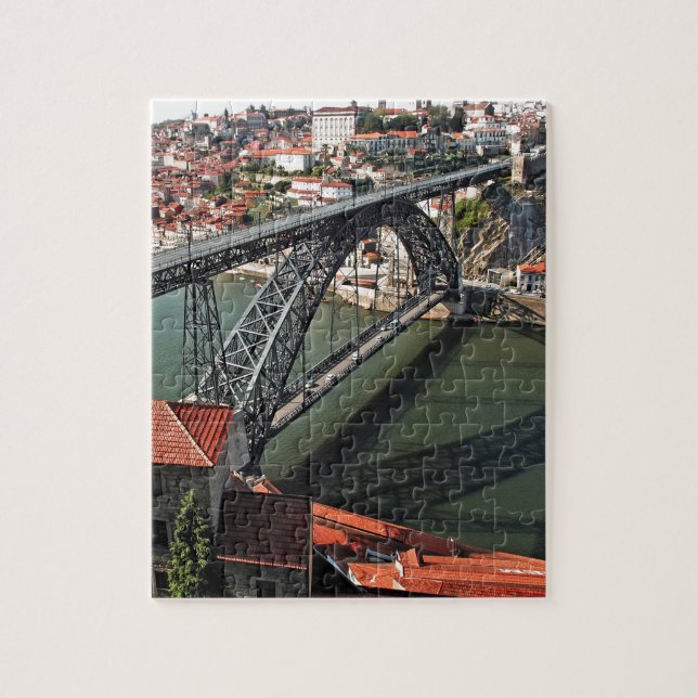 Brücke von Porto über den Douro-Fluss, Portugal (Vertikal)