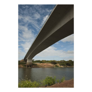 Brücke zwischen Guyana und Brasilien über den Taku Fotodruck
