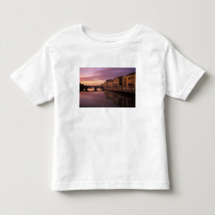 Brücken über den Arno-Fluss bei Sonnenuntergang, Kleinkind T-shirt