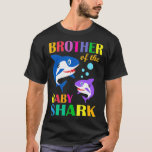 Bruder des Baby Birthday Shark Brother Shark C T-Shirt<br><div class="desc">Bruder des Baby Birthday Shark Brother Hai Weihnachten . Hai,  Tauchen,  Fisch,  Geschenk,  Geschenk Idee,  große Weißhaie,  Meer,  Walhai,  Taucher,  Fischer,  Fischen,  lustige,  Hammerhaie,  i Liebe Haie,  Liebhaber,  Meeresbiologe,  Haifisch,  Haifisch-Liebhaber,  Haie,  Tigerhai,  Urlaub,  Wale</div>