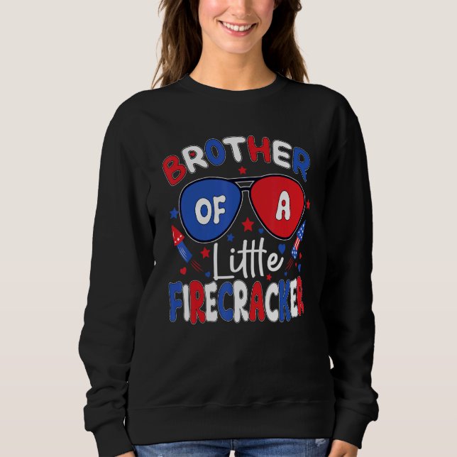 Bruder des kleinen Firecracker 4. Juli Amer Sweatshirt (Vorderseite)