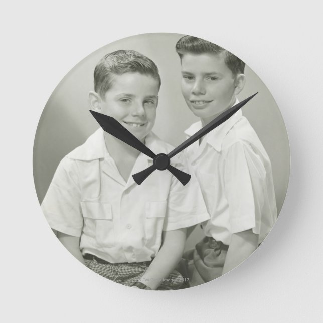 Brüder im Studio Runde Wanduhr (Vorderseite)