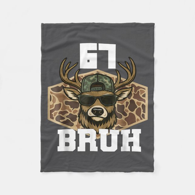 Bruh 67 Deer Funny Deer Hunting Camo Hat Youth Tee Fleecedecke (Vorderseite)